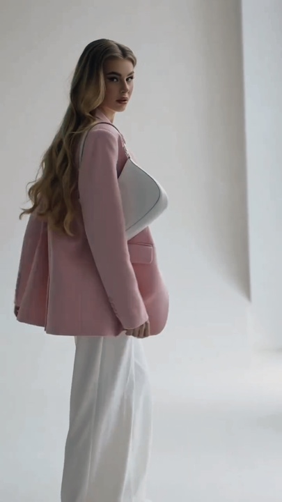 Pembe Kıyafetler 