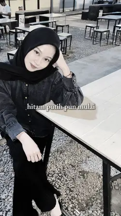 hitam putih berwarna