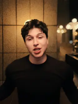 Gözleri kısılıyo 👁️👁️