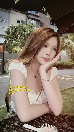 Qua đi những tháng