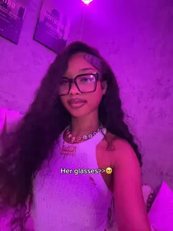 Her glasses>🥹