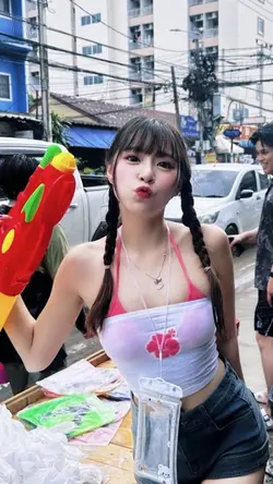 หันหลังมา2รูปตึงๆ