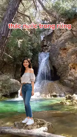 Thác nước trong rừng