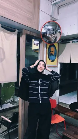 cinta dari seberang