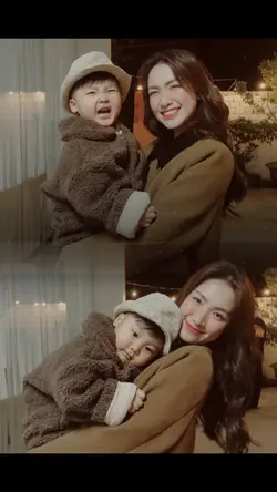 Nắm chặt tay con2pic