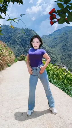 Múa ngực hài hước