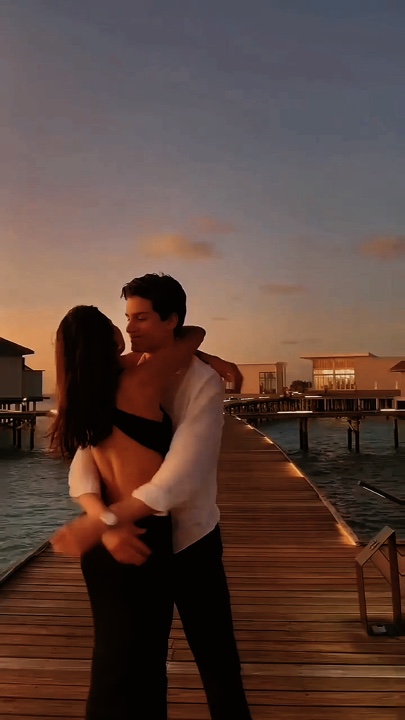 Couple clip