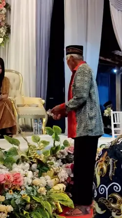 diam tolah toleh