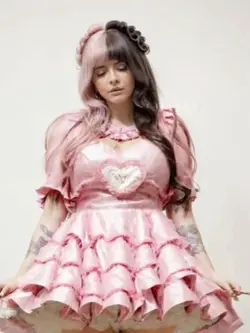 Melanie Martinez 💅🏻