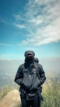 JJ naik gunung