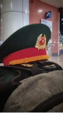 Đầu Đội Mũ Có Sao