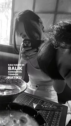 kau hadir di balik
