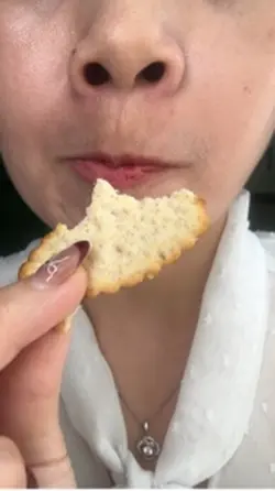 Mukbang bánh quy
