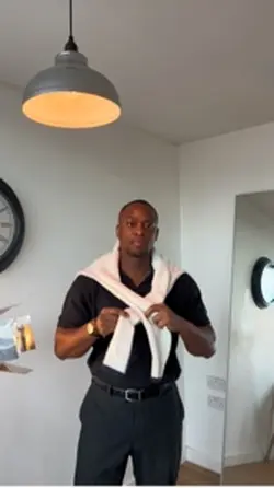How to tie a scarf