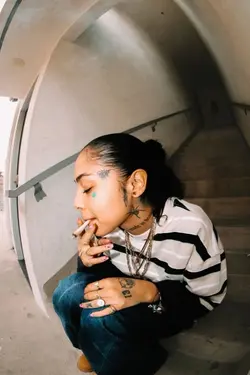 mata merah lagu timu