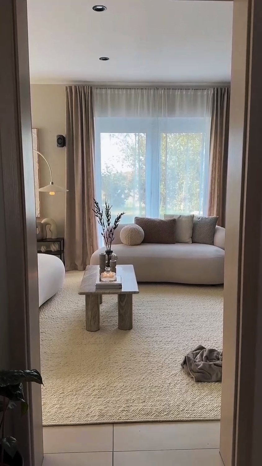 ROOM TOUR