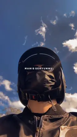 manis senyummu 