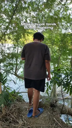 mlaku timik"