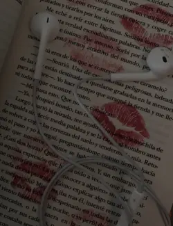 mette una maschera 