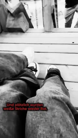 weiße Striche rot