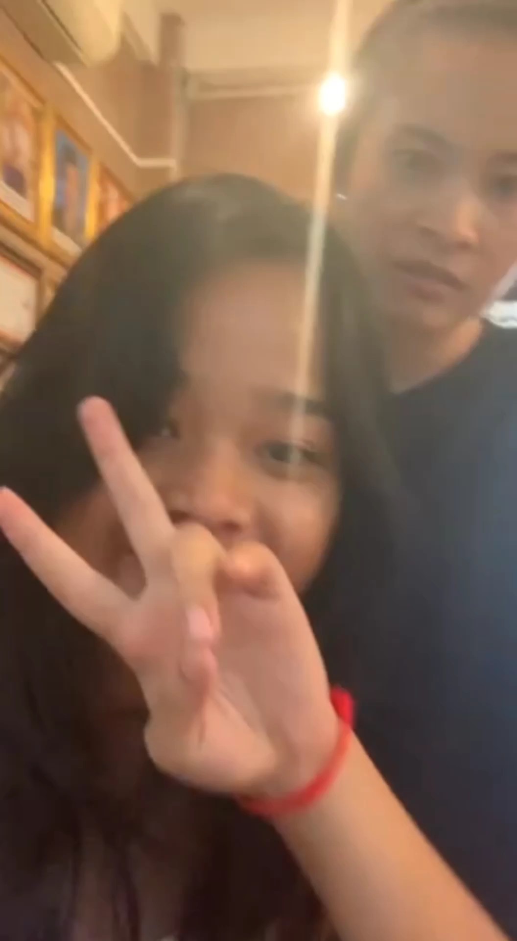 អ្នកម្តាយ