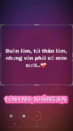 buồn nhưng cố mỉm c