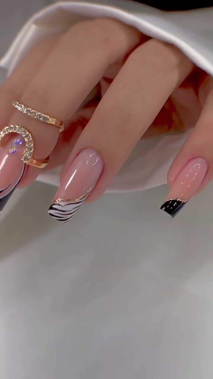 UÑAS