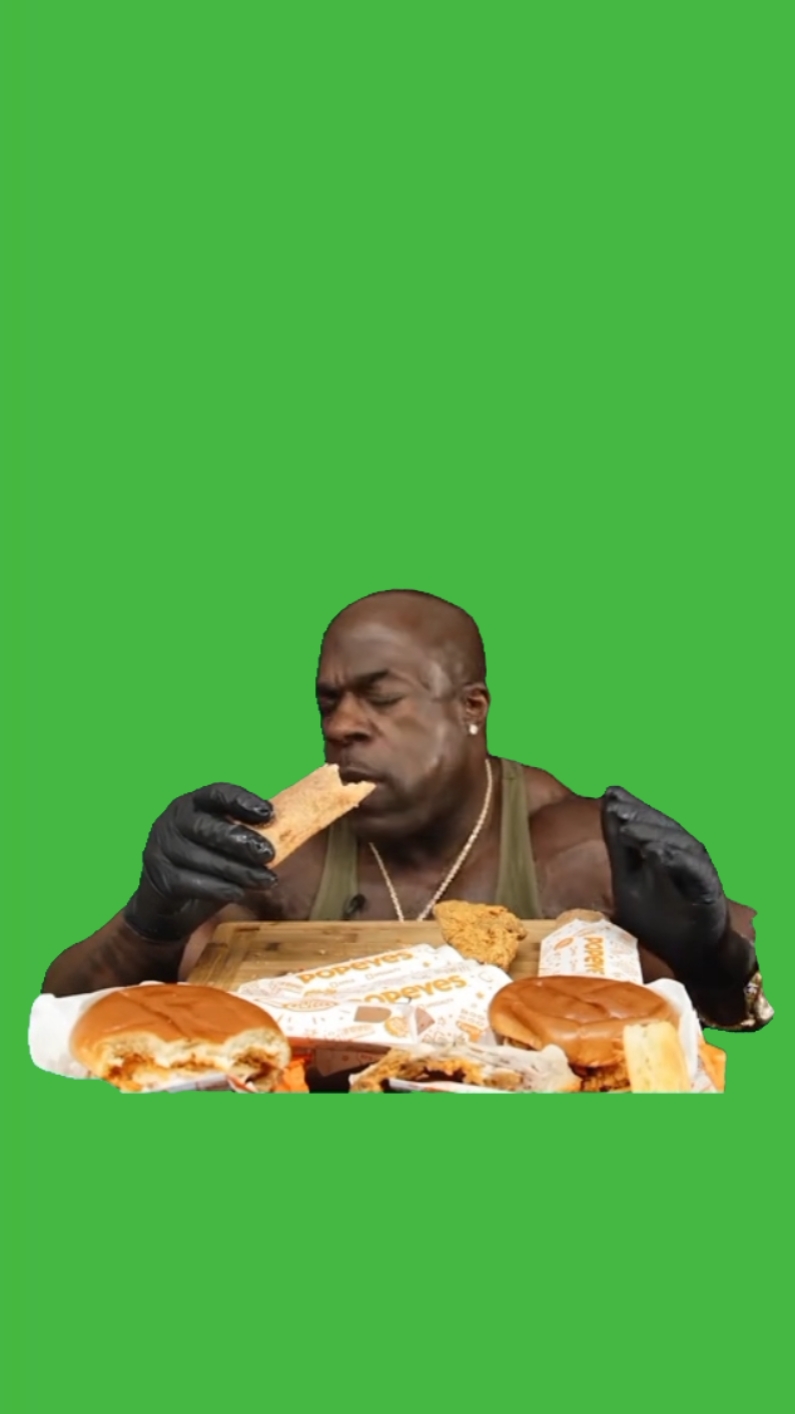 Chico musculoso comiendo