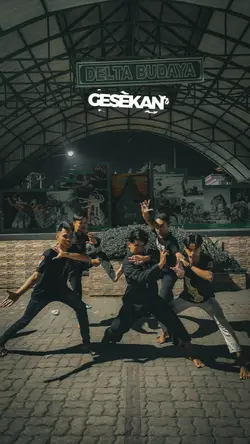 gores gesekan sajam