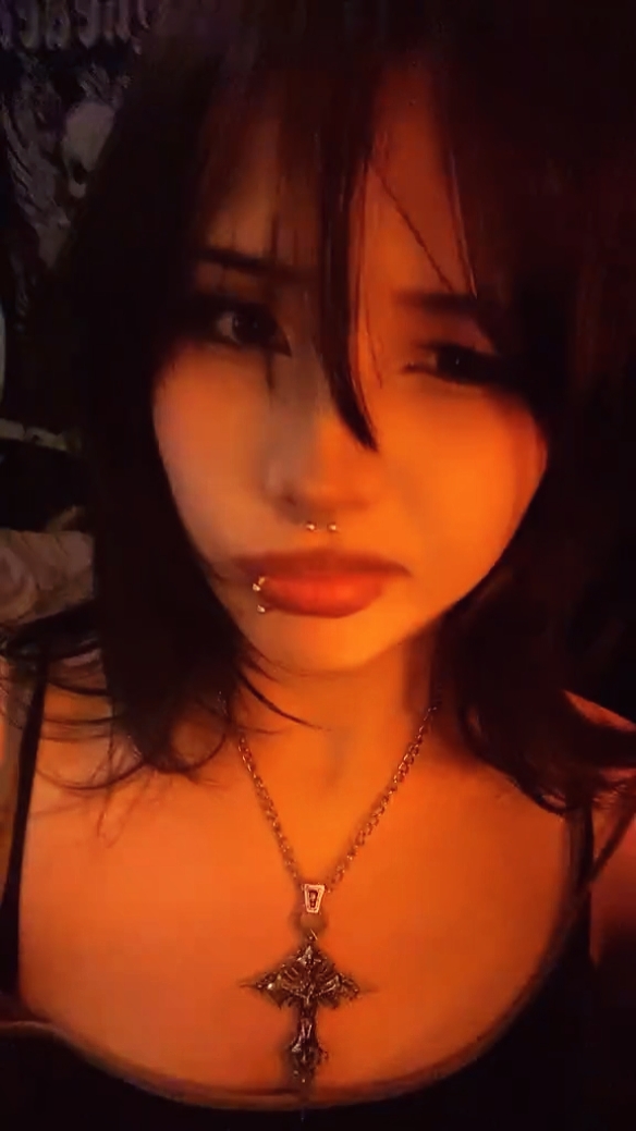 JATUH CINTA < 3