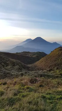 di bawah langit yang