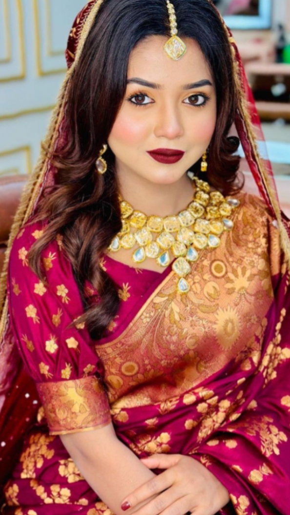 বধু বেসে কন্যা জখন 