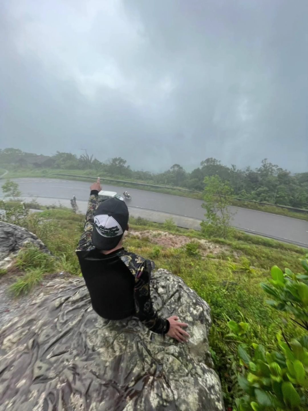 រកសង្សារអោយបងមួយសិន