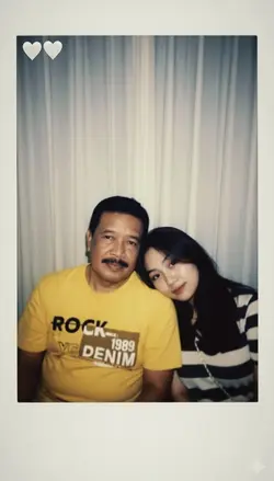 AI poto bareng ayah