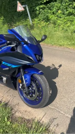 Yamaha R7