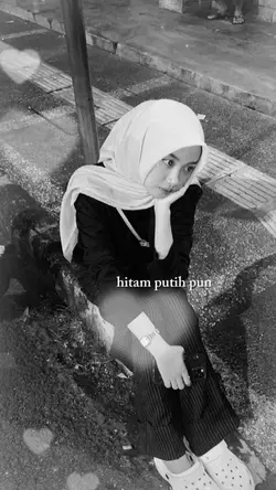 Hitam putih pun mula