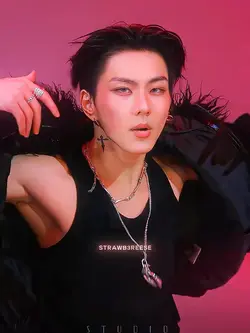 credit: STRAWB3REESE