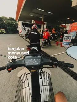 berjalan menyusuri 