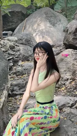 ရတနာသူ // ခင်မောင်တိုး