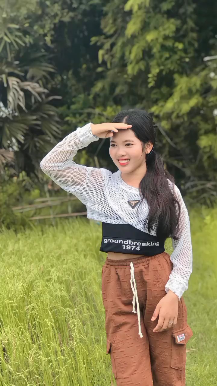 លួចមើលអូនពីចម្ងាយ