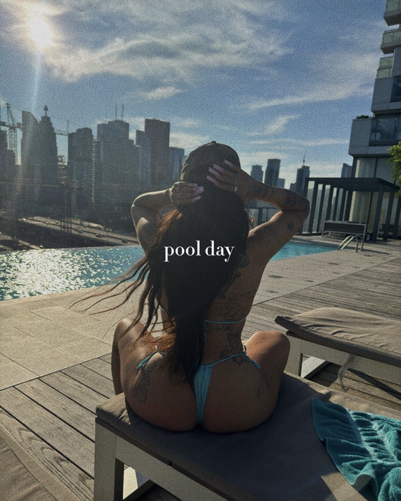 pool day 🤍