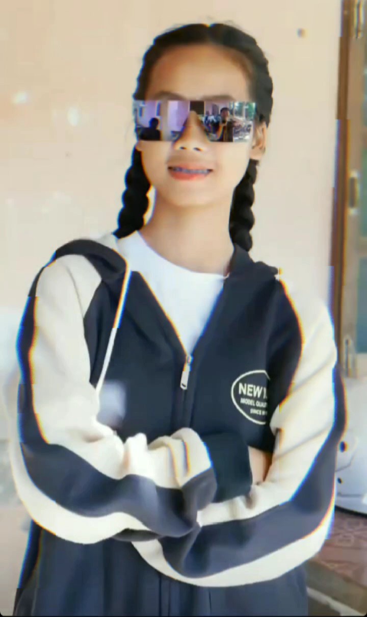 ຢູ່ຊື່ໆດຽວນ້ອງເຮັດ