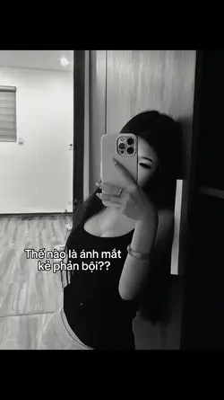 Ánh mắt kẻ phản bội 