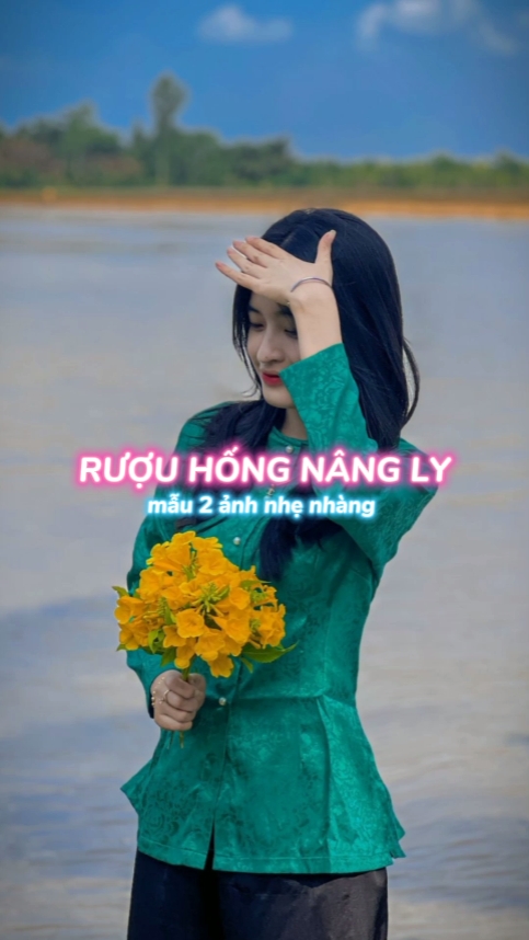 rượu hồng nâng ly