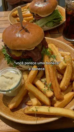 parece uma boneca