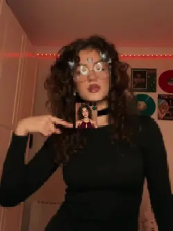 In questo momento, lascia che la melodia di X ti faccia volare