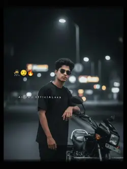 Kino-portret przy motocyklu