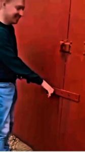 CryingDoor 