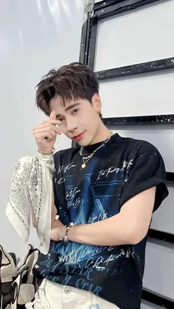 Chị em tranh thủ 