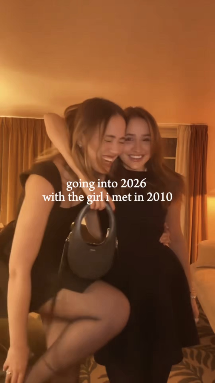 Yendo a 2026 con una chica